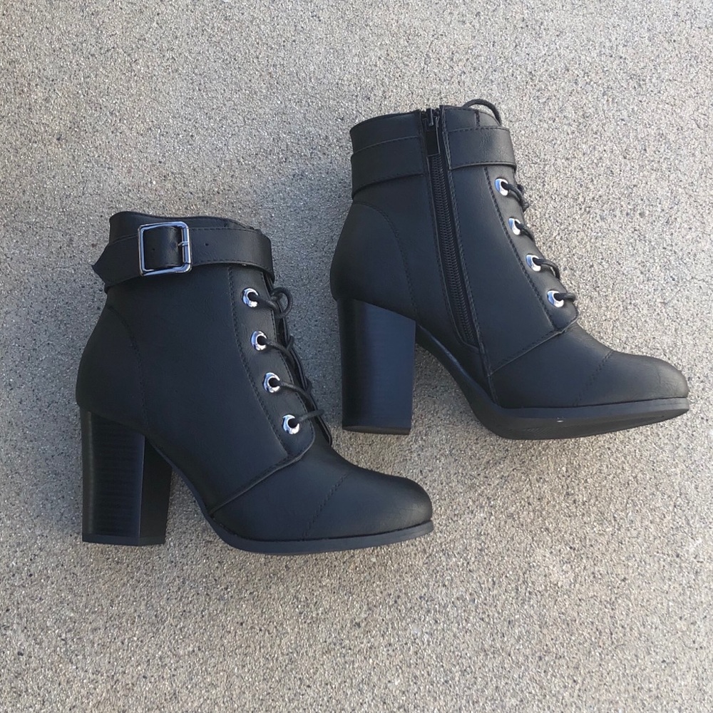 Black bootie - Picture 3 of 7